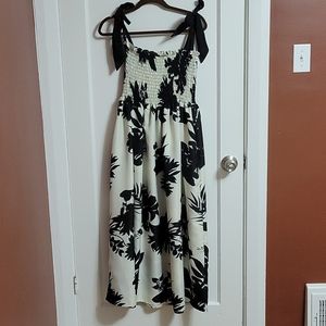 Linnen black and cream dress